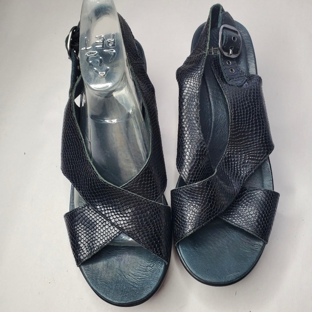 Dansko Jacinda crossover strap sandal